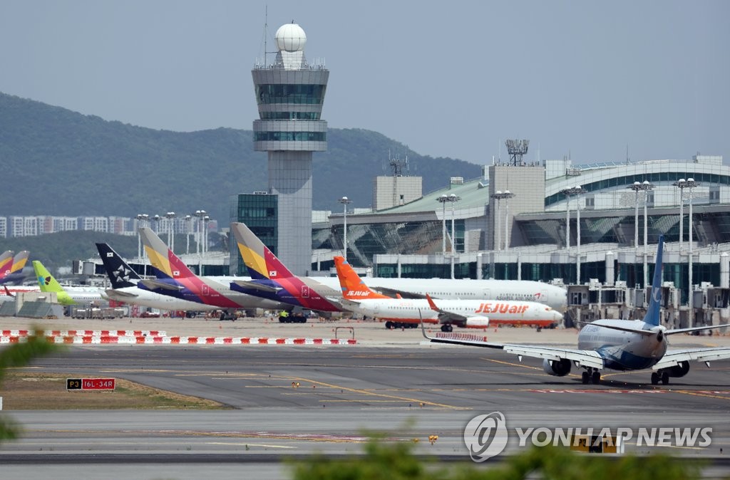 LCC 매출 늘었지만 적자는 여전…대형항공사는 화물로 실적 '쑥'