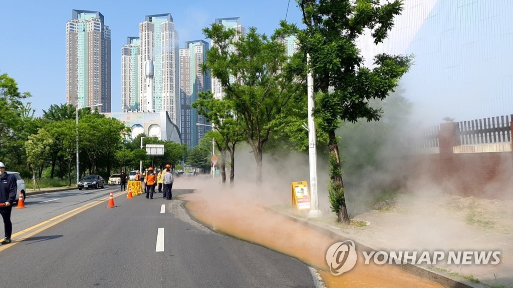 인명피해는 없지만…고양서 또 도로 밑 온수배관 터져(종합)