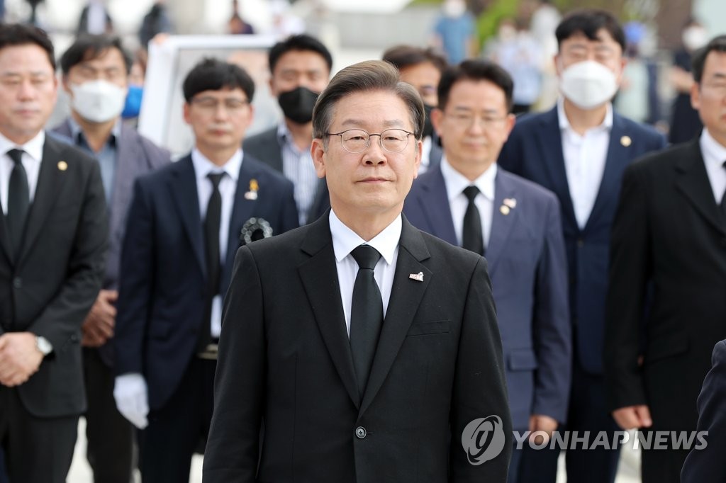 이재명 "'님을 위한 행진곡'으로 갈등 만들지 말아야"(종합)