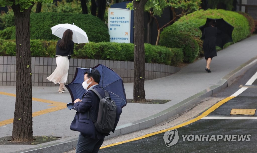 오늘도 낮기온 30도 웃돌아…오후 내륙 소나기