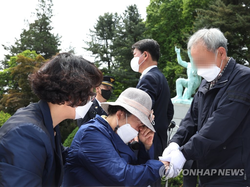 "당신 잘못이 전부는 아니지만…" 5·18 경찰유가족의 용서(종합)