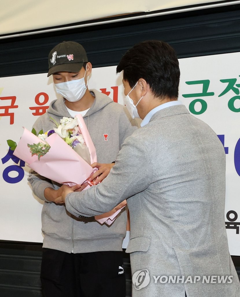 높이뛰기 우상혁, 한국인 최초 다이아몬드리그 우승 '금의환향'(종합)