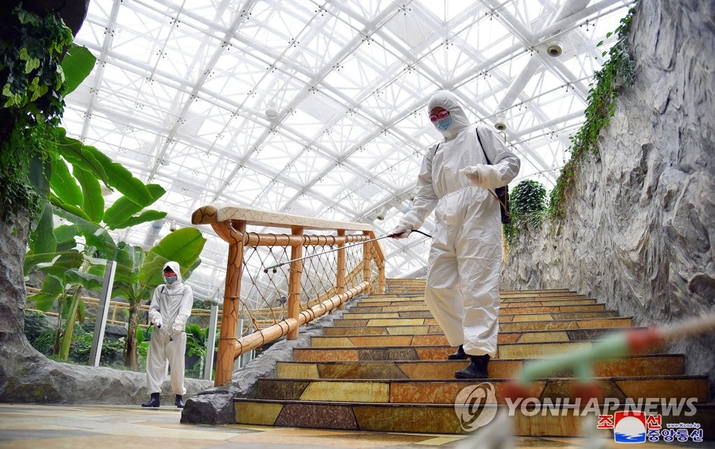 북, 이틀째 발열자 10만명대…"신규 16만여명·누적사망 68명"(종합)