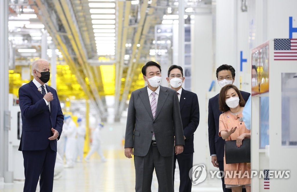 평택공장서 두 정상 영접한 이재용 "한미 반도체 협력 발전 기대"