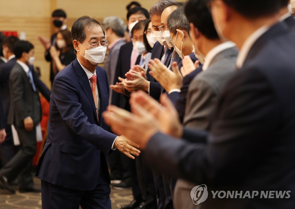 한총리 "국민통합·협치 앞장서겠다…일잘하는 유능한 책임정부"