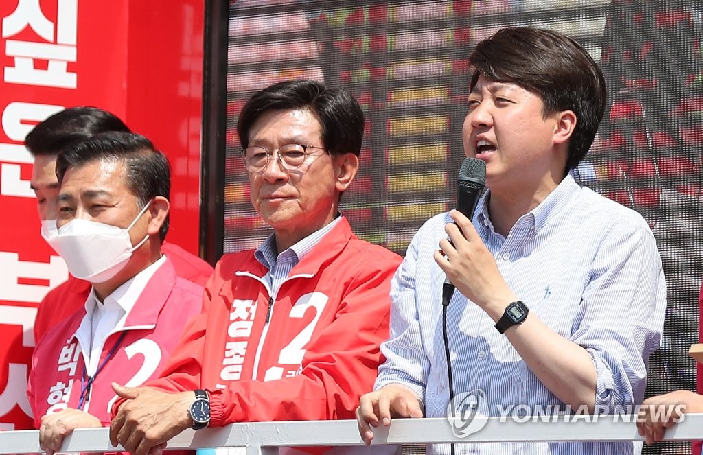 "대선 은혜 갚을 기회 달라"…이준석, 부산서 지지 호소(종합)