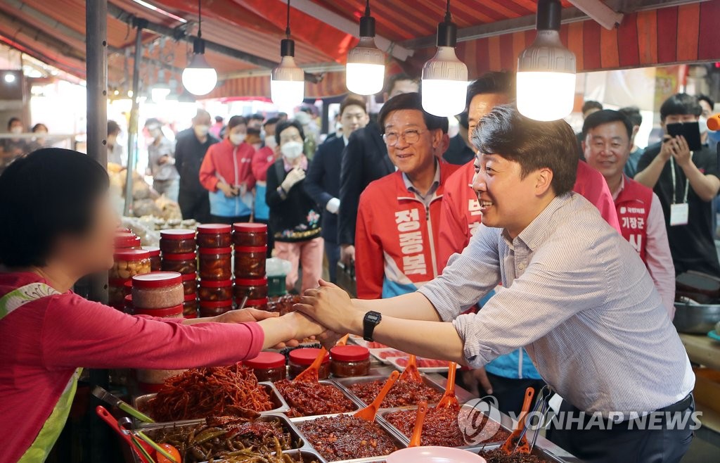 "대선 은혜 갚을 기회 달라"…이준석, 부산서 지지 호소(종합)