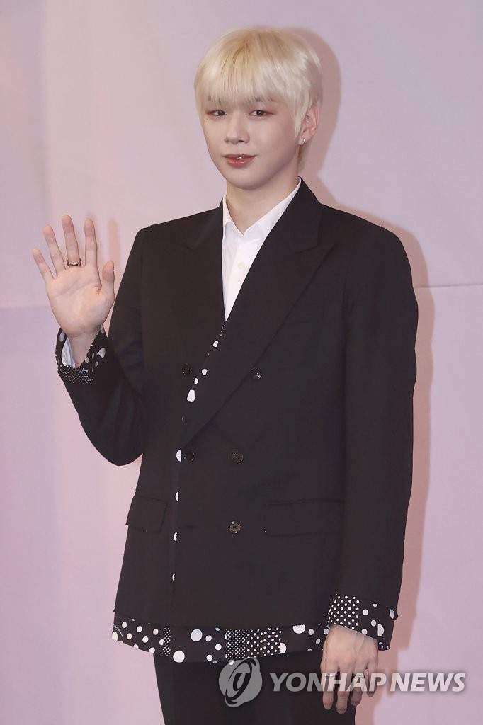 강다니엘, 첫 정규 음반…"밝은 노래가 저랑 잘 어울린대요"