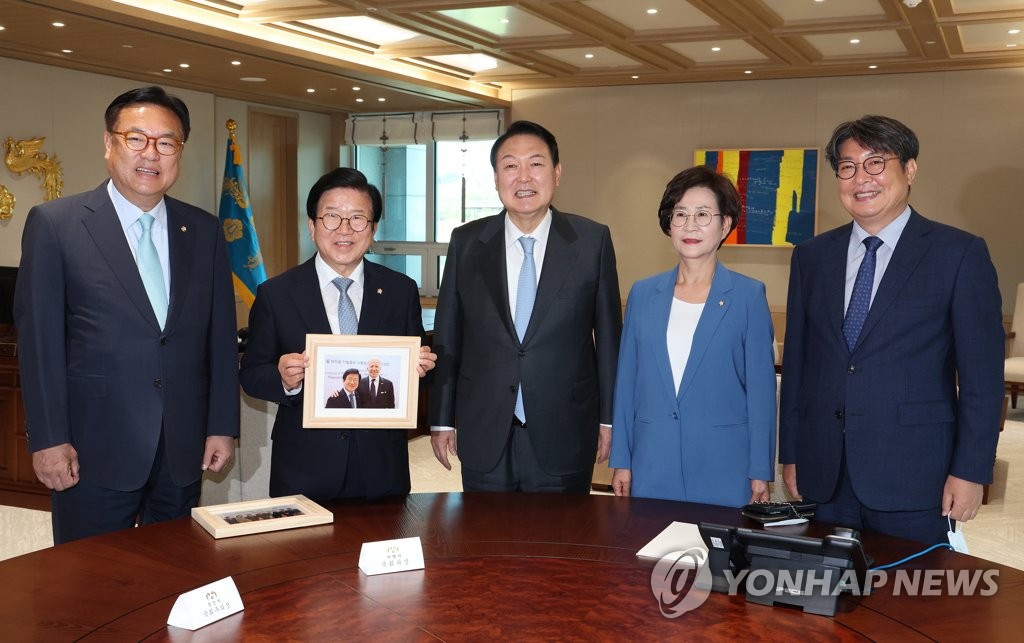 '젠더갈등' 지적에…尹 "정신 번쩍…여성에 과감한 기회 부여"