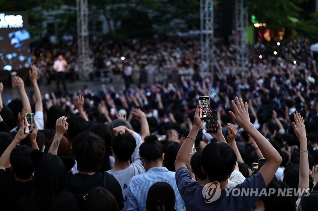 3년만에 축제로 대학가 들썩…'슈퍼 위크'에 과열 우려도