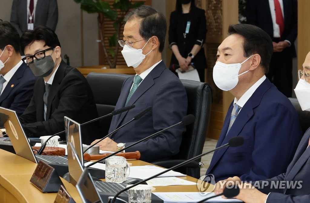 윤종원 인선 강행 기류에 더 강경해진 與…당정 관계 기로