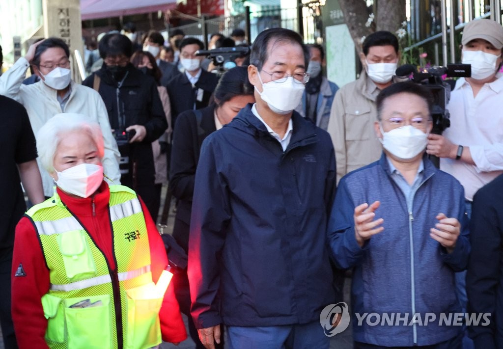 한총리 "건설현장 노조원 채용강요, 확실히 조사해야"(종합)