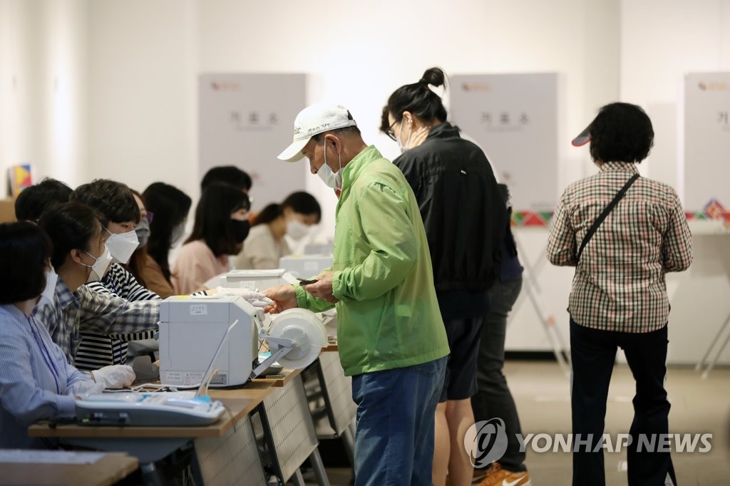 [사전투표] 광주시장·전남지사 후보들, 한표 행사·투표 독려