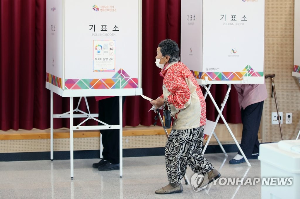 경북 군위군 '대리투표' 파문에도 선관위 '뒷짐'