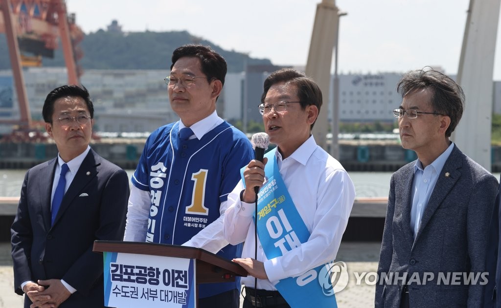 전국이슈 된 '김포공항 이전'…與 "이재명 고립" 野 "갈라치기"(종합)