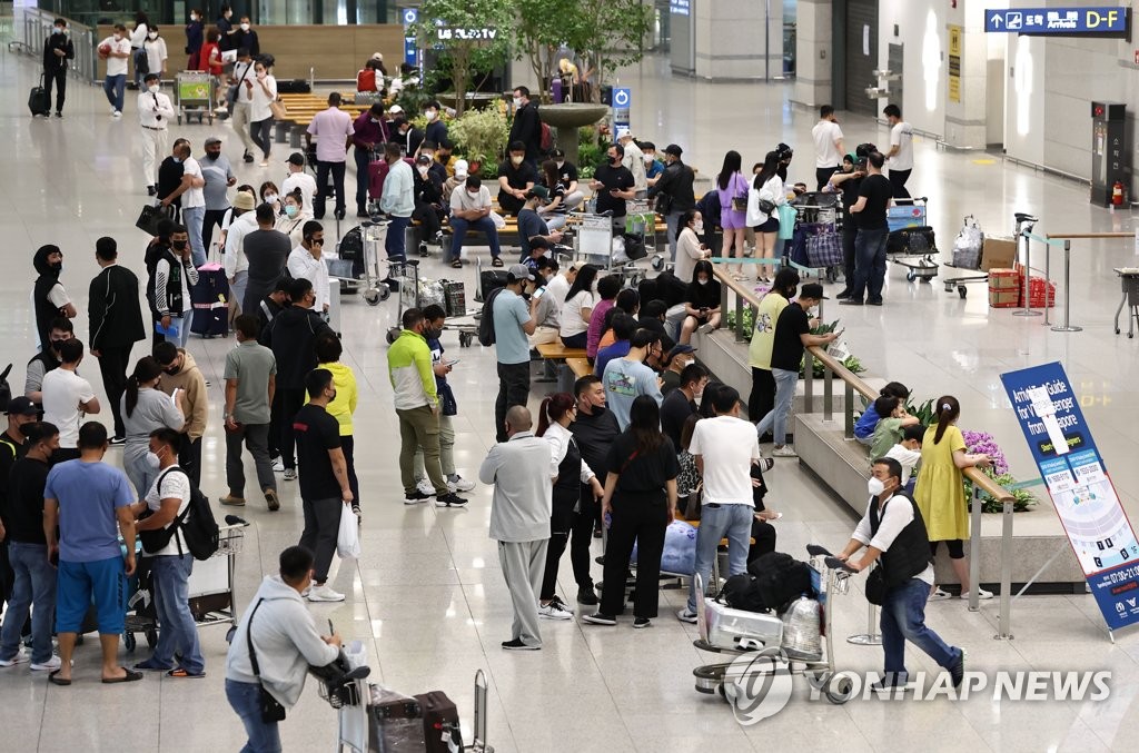 4월 외국으로 나간 한국인 관광객 21만5천여명…작년의 3배