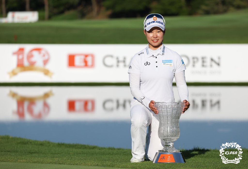 '데뷔 첫 승' 정윤지, 2주 연속 우승 도전…KLPGA 롯데오픈 출전