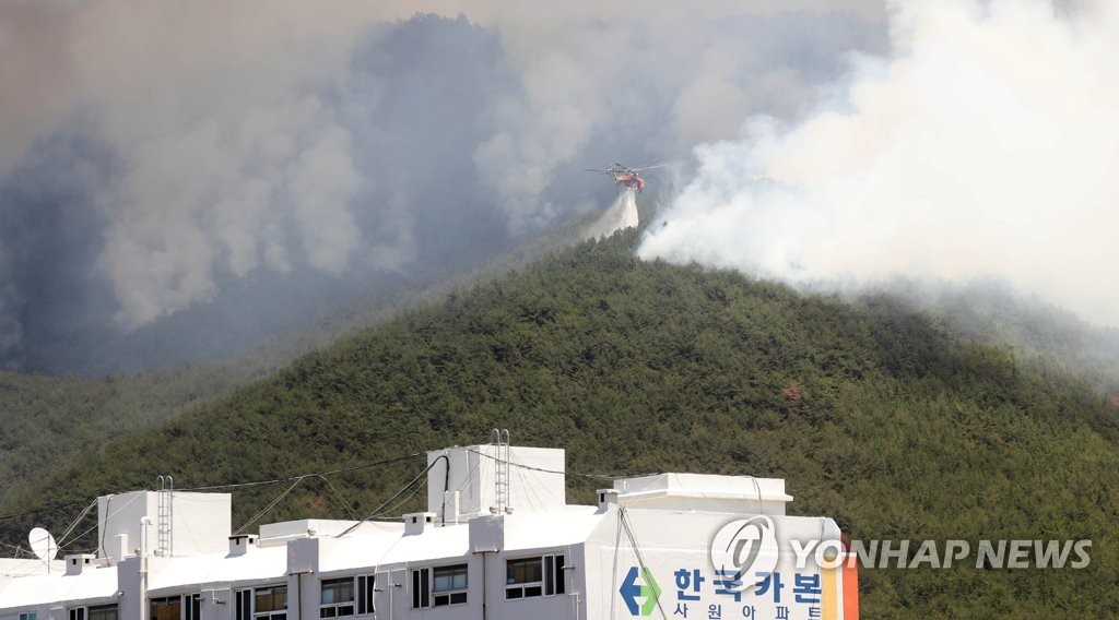 밀양 산불 기상·환경 순식간에 '확'…합천·고령 산불과 판박이