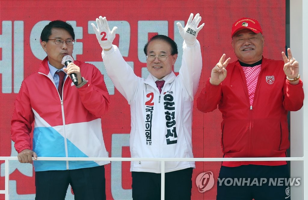 이재명 "연고보다 실력" vs 윤형선 "힘있는 여당후보"