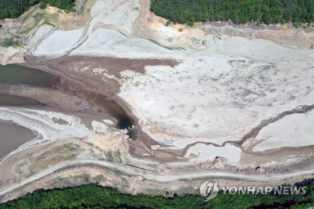 평년 절반 안 되는 강수량…말라가는 경북 저수지·댐