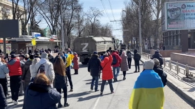 [속보] 러시아 매체 "러가 장악한 우크라 헤르손 당국, 푸틴에 병합 요청 계획"