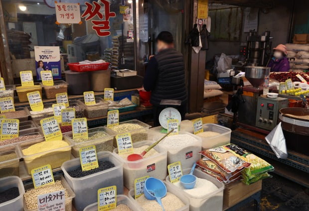 서울의 한 전통시장의 곡물가게.(사진=연합뉴스)