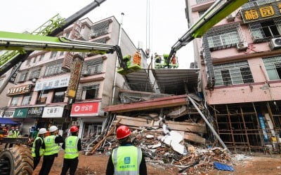 붕괴 건물서 132시간 만에 구조된 中 여성…'기적의 생존'