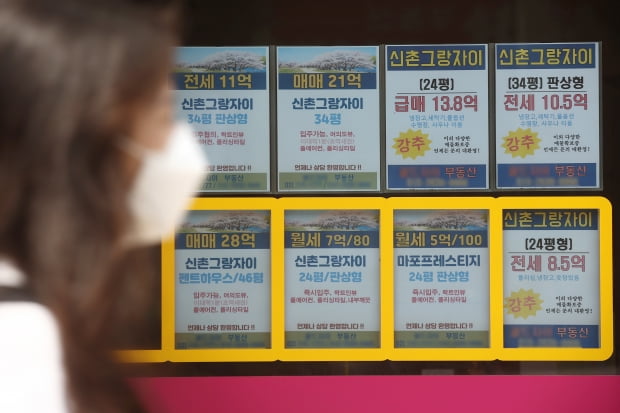 서울 시내 부동산 중개업소에 매물 안내문이 붙어있다. 사진=연합뉴스