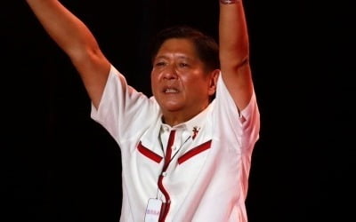 민중이 몰아낸 필리핀 독재자 일가, 36년 만에 대통령궁 들어선다