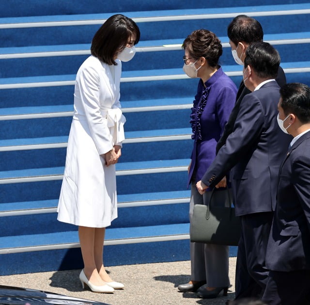 박 전 대통령 배웅하는 김건희 여사 /사진=연합뉴스