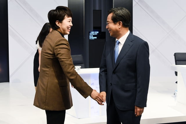 김은혜 47.4% vs 김동연 40.2% '오차범위 밖'…강용석 7.4%