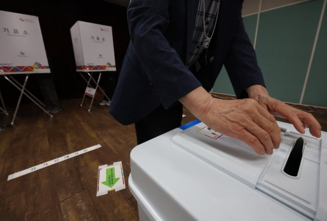  지방선거 사전투표율 첫날 10.18%로 마감