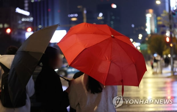 전국 맑고 동부 지역 오후부터 소나기…낮 최고 20도 안팎