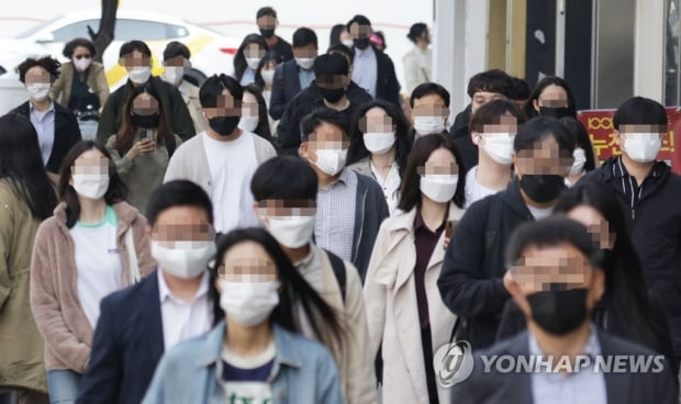 방역당국 "실외마스크도 존중돼야"…실내마스크엔 "장기간 유지"