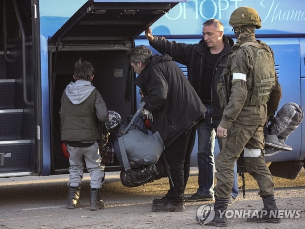 [우크라 침공] 아조우스탈에 갇혔던 민간인 50명 추가 탈출(종합)