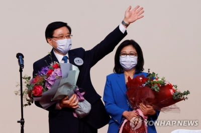 '반정부시위 강경진압' 존 리, 94% 지지로 홍콩행정장관 당선(종합)