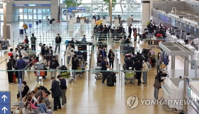 어린이날 연휴 인천공항 여객 하루 3만명 육박…작년의 4.5배