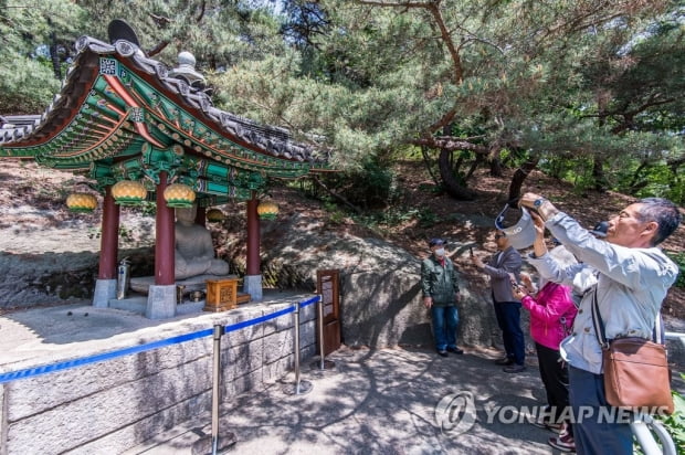 "대통령 살던 곳 들어오다니"…문 열린 청와대에 나들이 인파