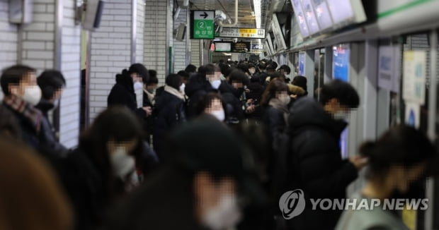 거리두기 해제에 서울 지하철 하루 승객 1년반 만에 700만 넘어