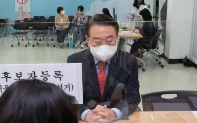 서울교육감 보수 후보들, 단일화 진통 속 각자 후보등록