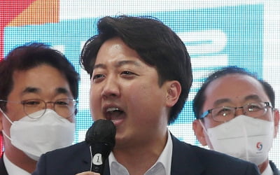 이준석 "5·18 '임을 위한 행진곡' 제창…헌법전문 수록 긍정적"