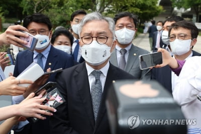 최강욱 유죄판결에 민주의원들 "정치검찰 공작…崔 지켜야"