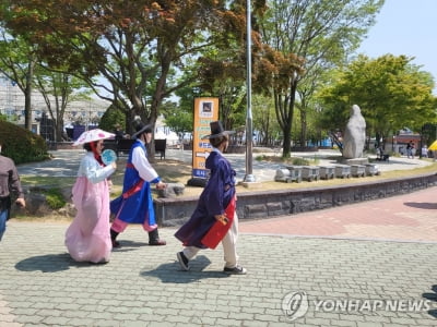 곡성군, 장미축제 기간 한복 무료 대여소 운영