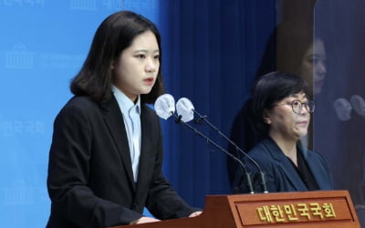 "팬덤정당 안돼" vs "사과로 못 이겨"…박지현 회견에 野 '시끌'