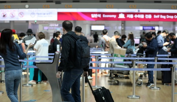 인천국제공항 출국장 체크인 카운터가 붐비고 있다.(사진=뉴스1)