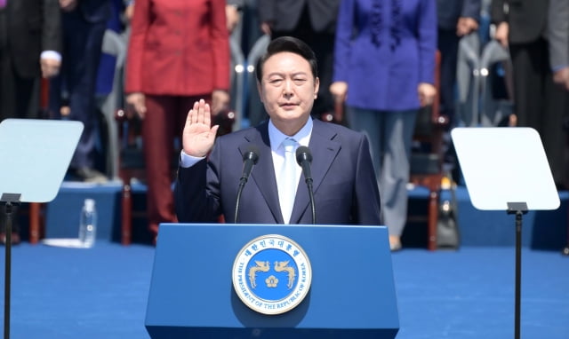  尹 대통령 취임…"국민이 진정한 주인인 나라로 재건하겠다"