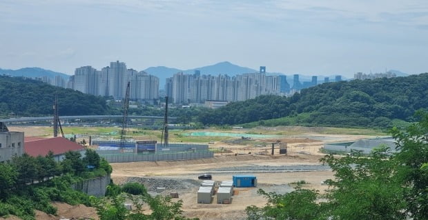 세종시에서 지어지고 있는 한 아파트 공사 현장. 사진=이송렬 기자