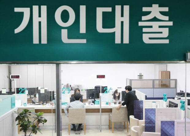 5월 26일 서울 시내 한 은행 창구 모습. 사진=뉴스1
