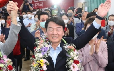 안철수, 당선 감사 인사 중 실신…"강행군에 따른 피로 누적"