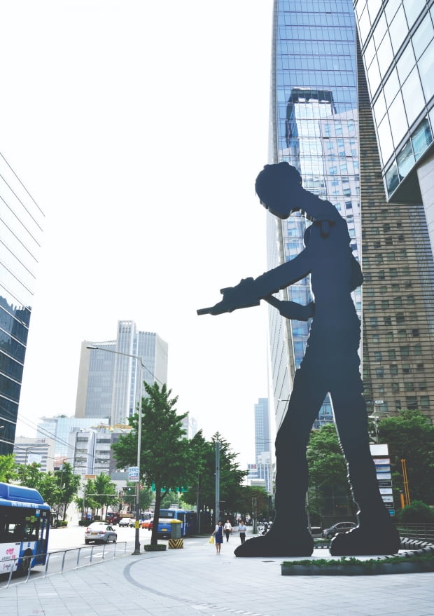 광화문 흥국생명빌딩 앞에 있는 서울의 대표적 공공미술 작품 '해머링맨' 